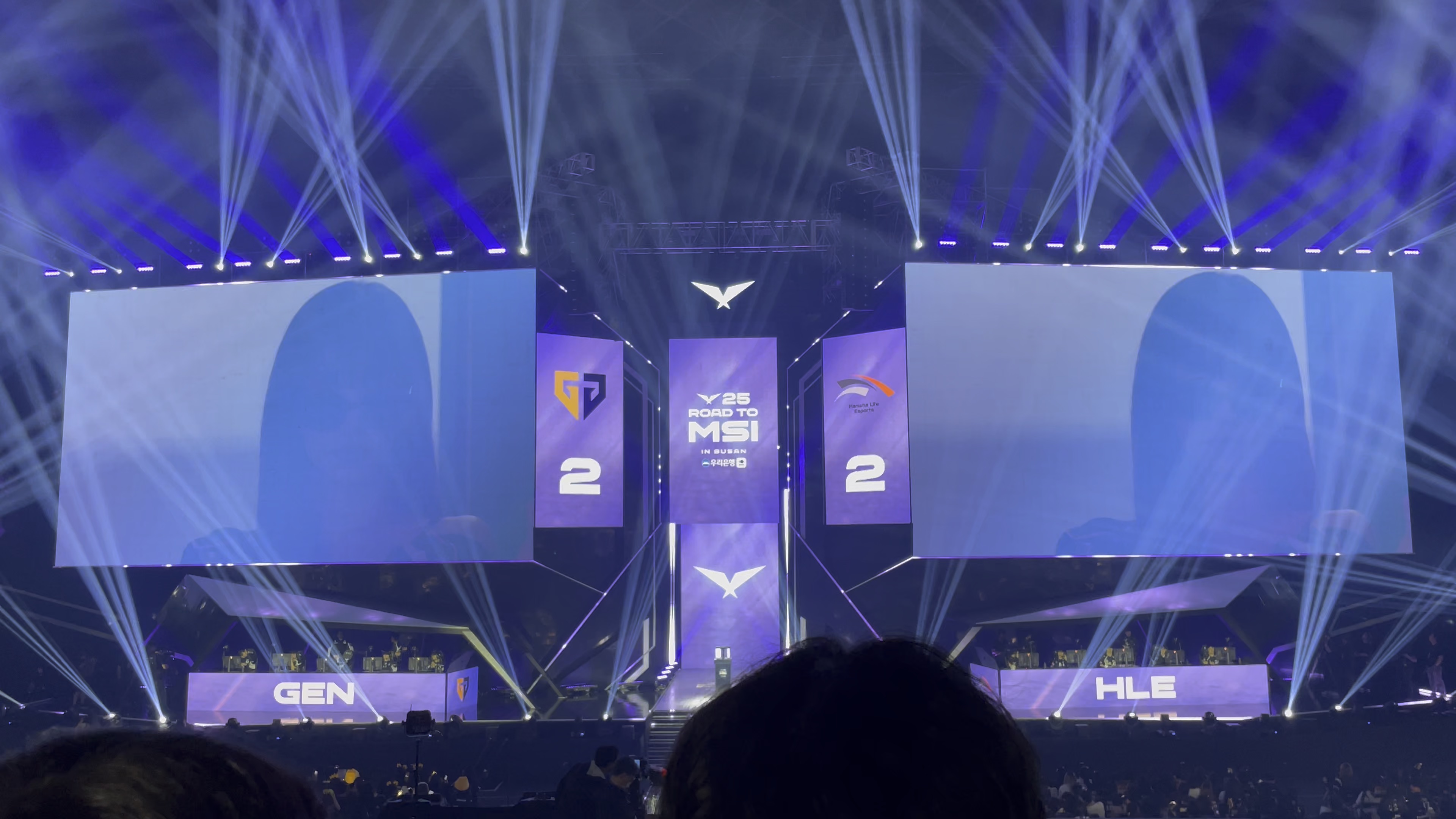 HLE力克MAD,Bin团战一打五峡谷大战半决赛,让粉丝疯狂欢呼 HLE力克MAD,Bin团战一打五峡谷大战半决赛,让粉丝疯狂欢呼