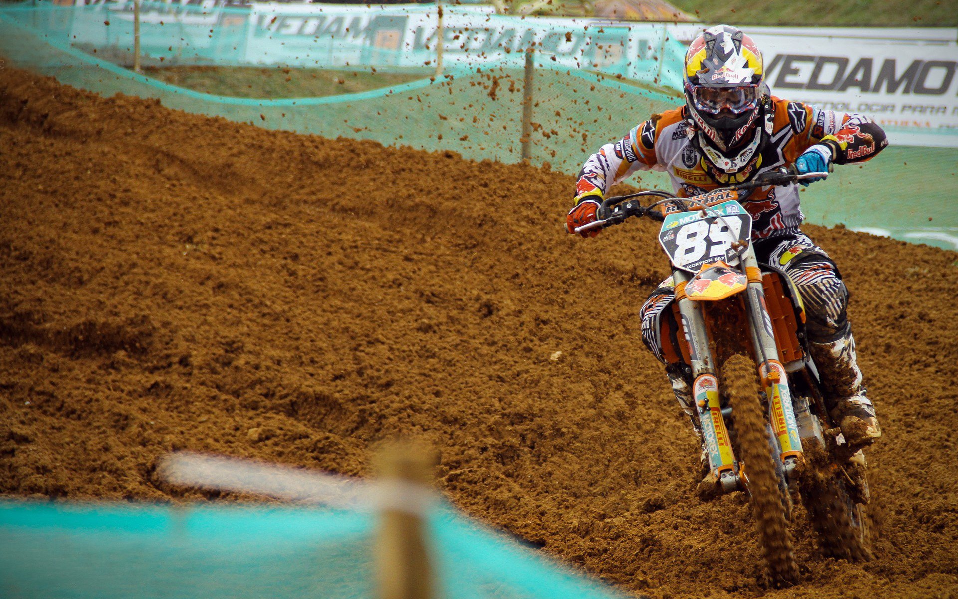 这是属于英超的意甲之夜,福登在米兰德比舞台的犯规式演出